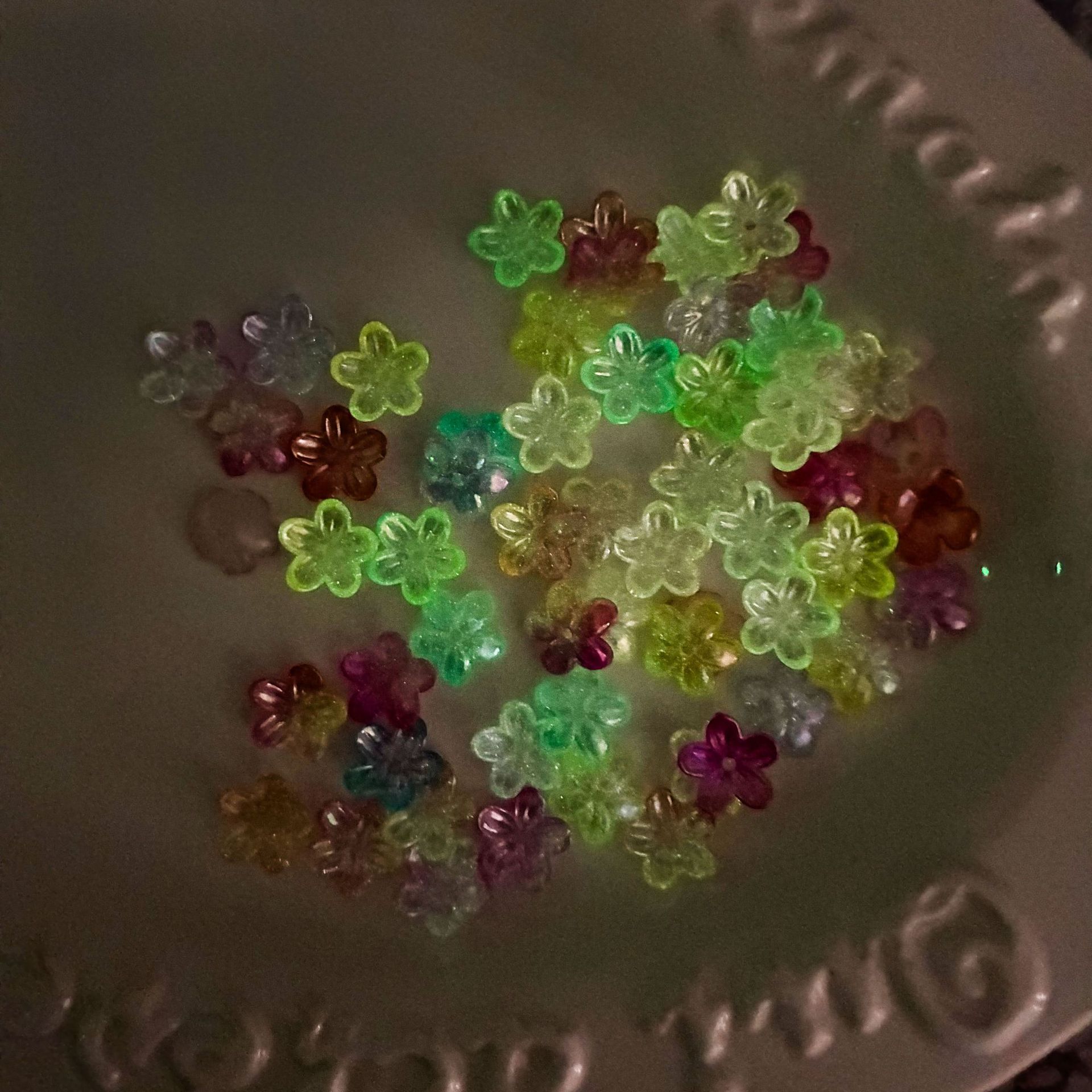 100pcs 12mm Glow in The Dark A - Embellishment Crafts のレビューと価格