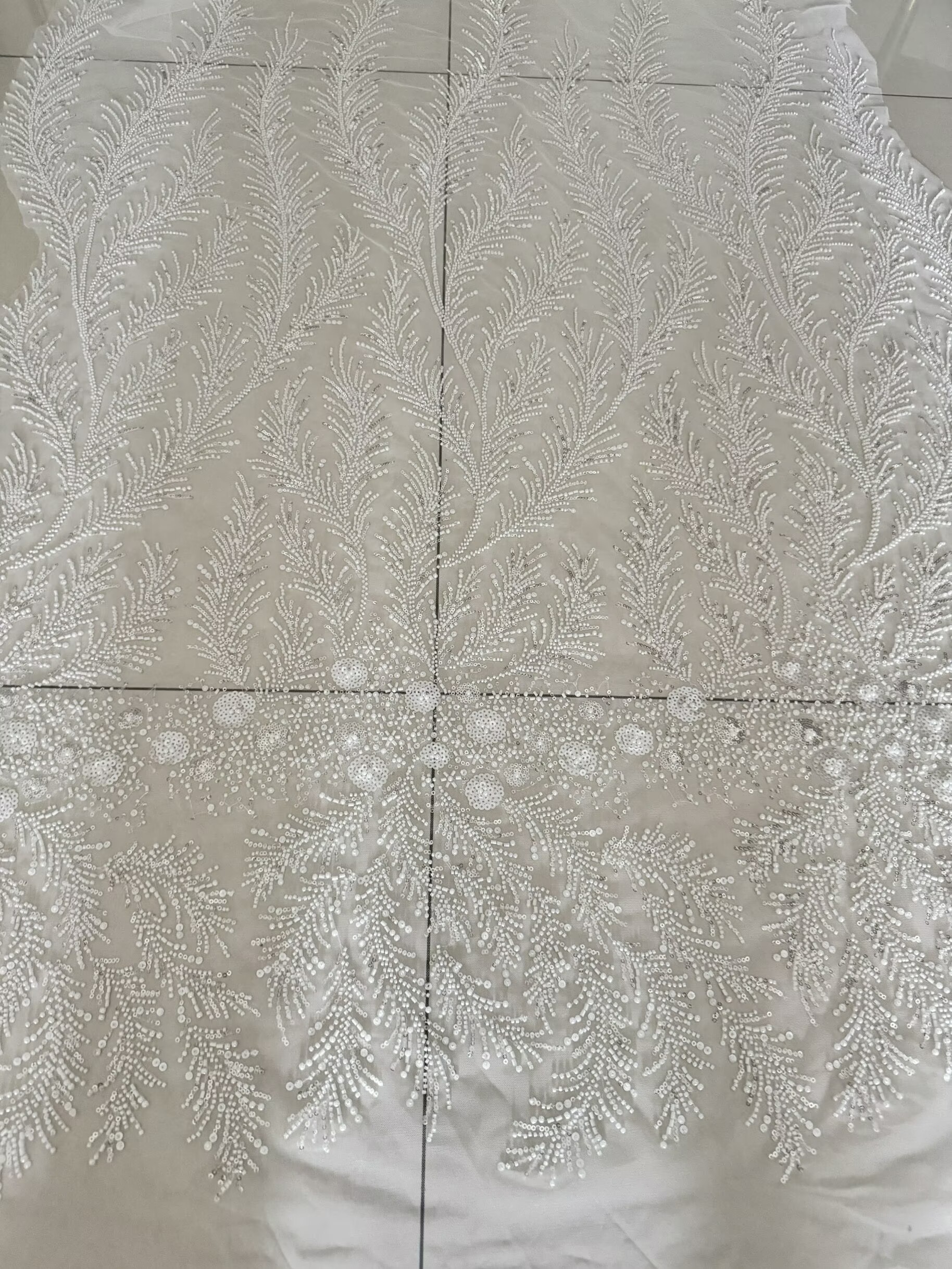 White Beaded Pearl Crystal Seq - Crystal Mesh Fabric のレビューと価格