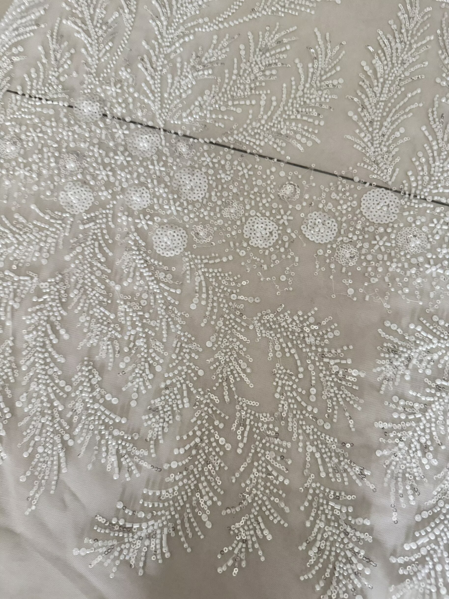 White Beaded Pearl Crystal Seq - Crystal Mesh Fabric のレビューと価格