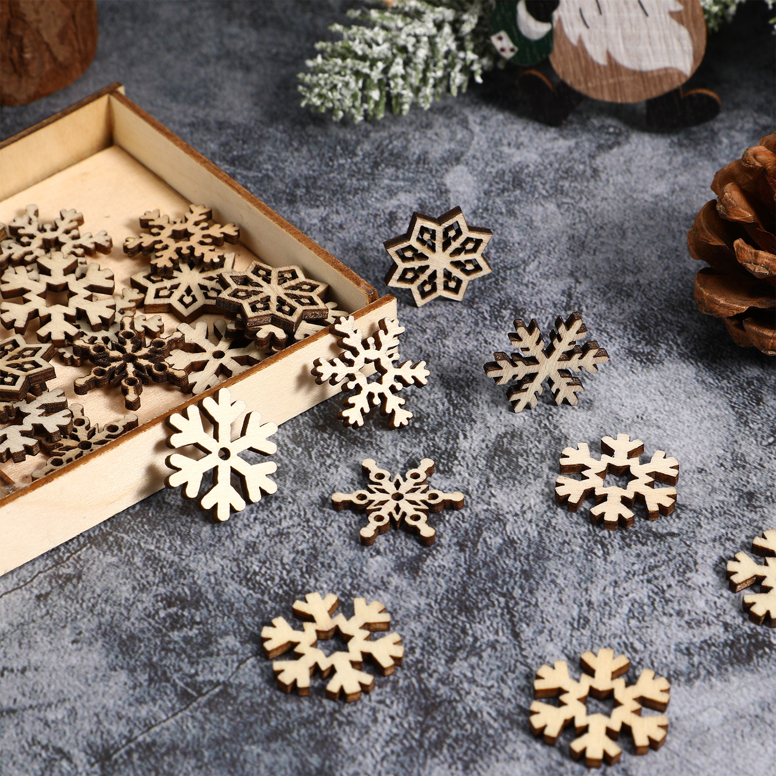 50Pcs Wooden Snowflake Cutouts - Christmas Craft Embellishment のレビューと価格